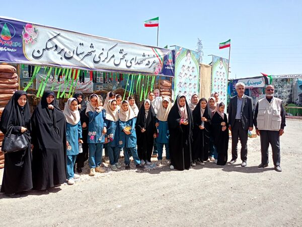 بازدید دانش آموزان دبستان سمیه از کنگره ملی شهید مدرس