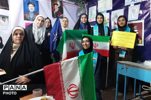 موکب نوجوان مبارز در میدان معلم