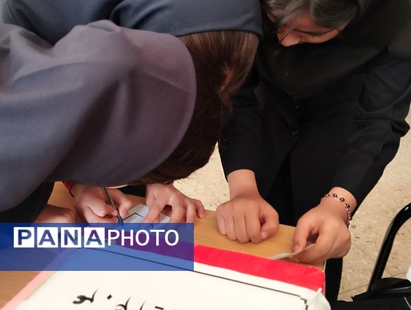 انتخابات شورای دانش‌آموزی در دبیرستان فاطمه آهنچی مشهد