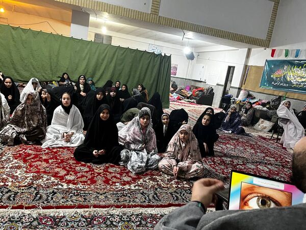 آخرین لحظات معنوی روز اعتکاف در مسجد امام حسین(ع)