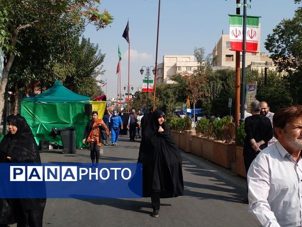 تشیع پیکر مطهر شهید عباس نیلفروشان با حضور پر شور مردم