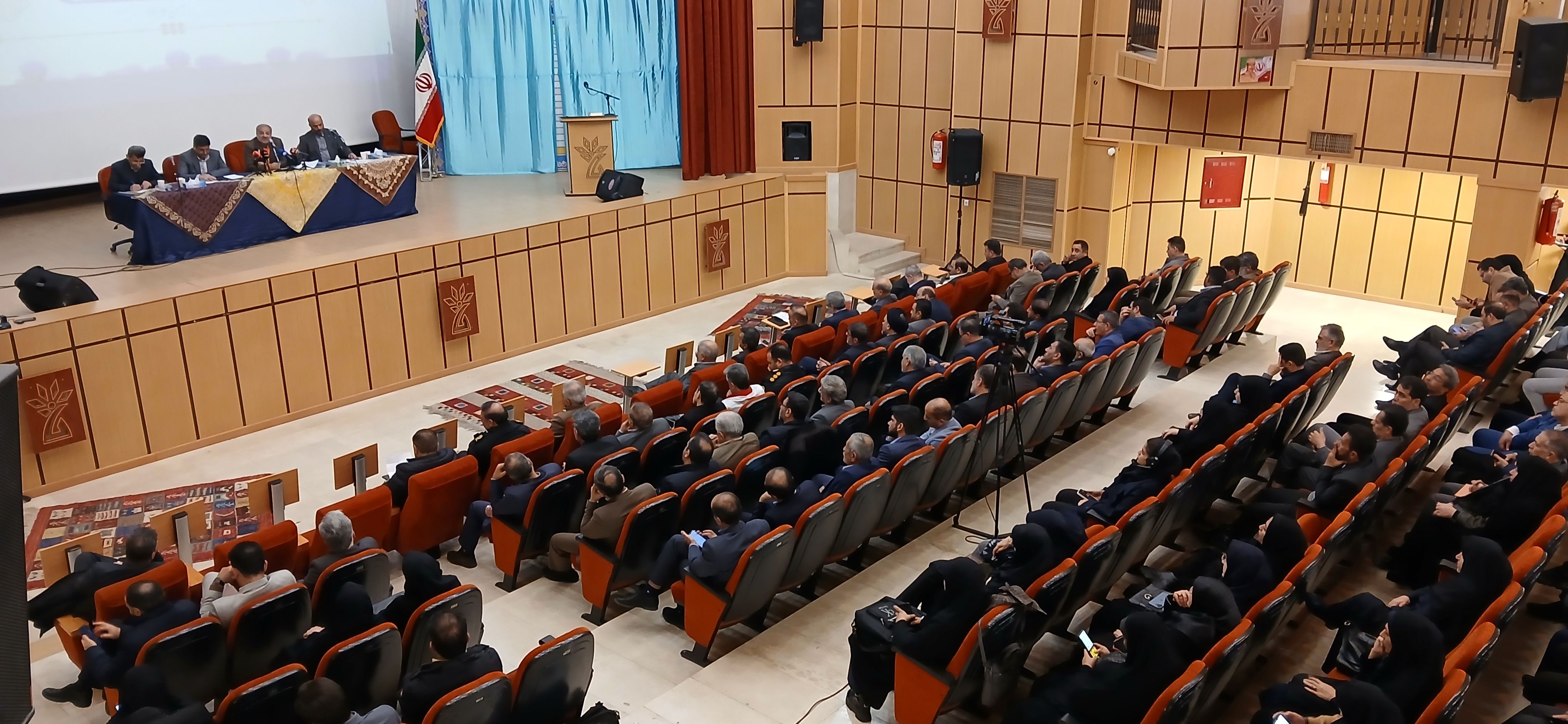 نشست شورای اداری استان چهارمحال و بختیاری با حضور وزیر آموزش و پرورش 