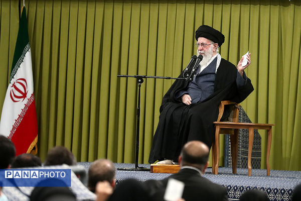 دیدار اقشار مردم با رهبر انقلاب به مناسبت چهل‌وهفتمین سالگرد پیروزی انقلاب اسلامی