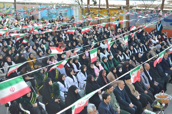 طنین زنگ انقلاب در بهارستان‌دو 
