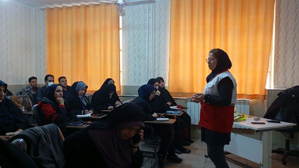 کارگاه آموزشی کمک‌های اولیه سازمان دانش‌آموزی ناحیه 2 کرج 