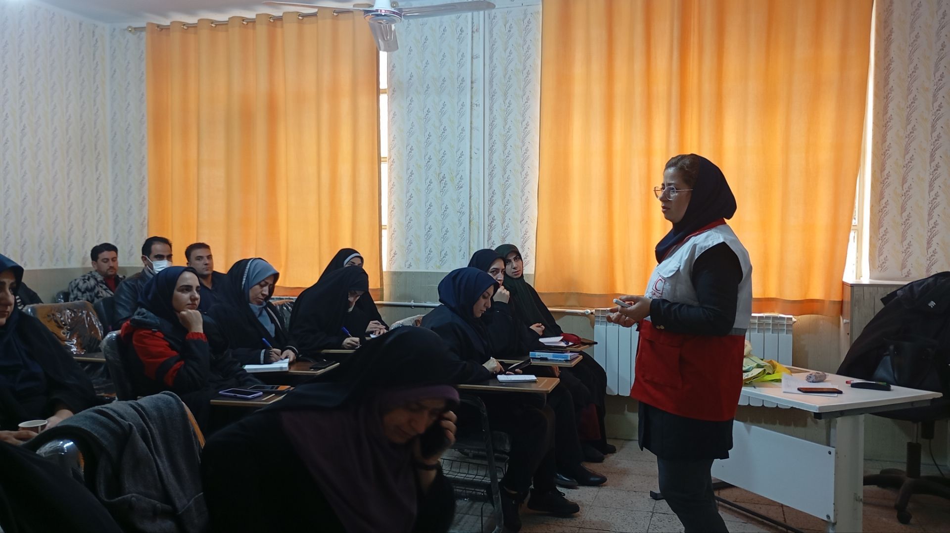 کارگاه آموزشی کمک‌های اولیه سازمان دانش‌آموزی ناحیه 2 کرج 