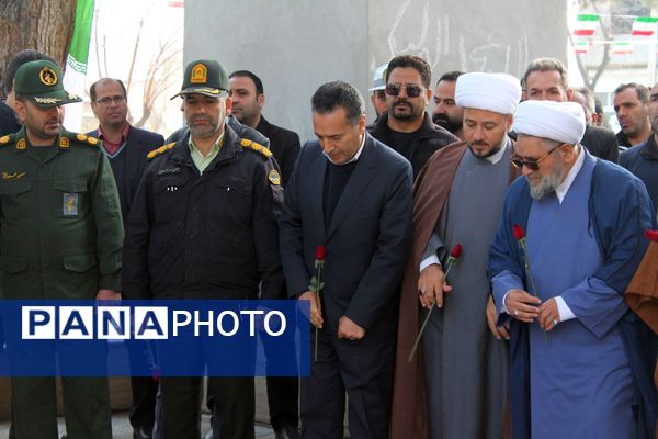 خروش سملقانی‌ها در سالروز بازگشت امام؛ دوازدهم بهمن با گلباران تمثال رهبر انقلاب گرامی داشته شد
