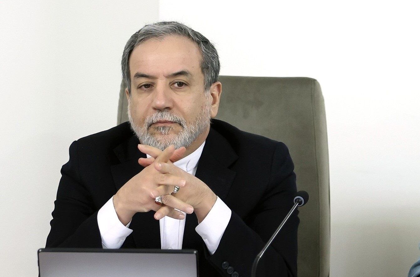 پیام عراقچی در آستانه سفر پزشکیان به پاکستان / زمان آن رسیده که هماهنگی را تقویت کنیم