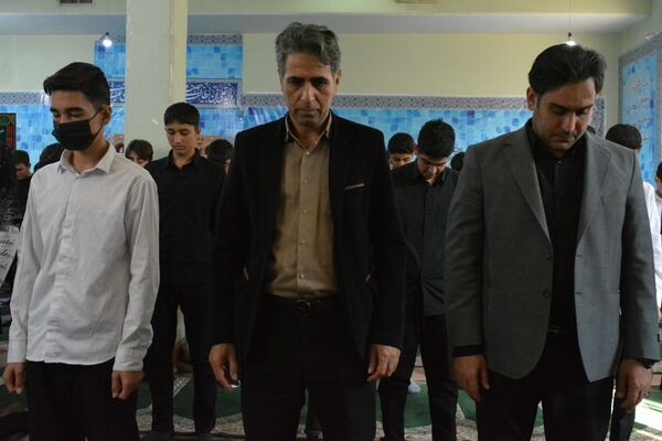 نماز باران در مدرسه شهدای علم و فناوری بهارستان‌دو