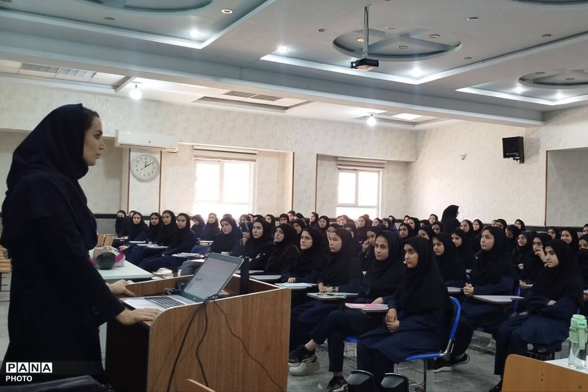 از آموزش احیای قلبی‌ریوی تا ترویج فرهنگ امدادرسانی در دبیرستان نمونه دولتی فاطمه زهرا(س)