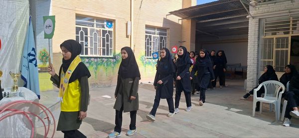 افتتاحیه المپیاد ورزشی در دبیرستان فرزانگان دوره اول 