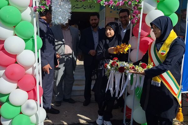 آیین نواختن زنگ مدرسه با شروع سال تحصیلی جدید 