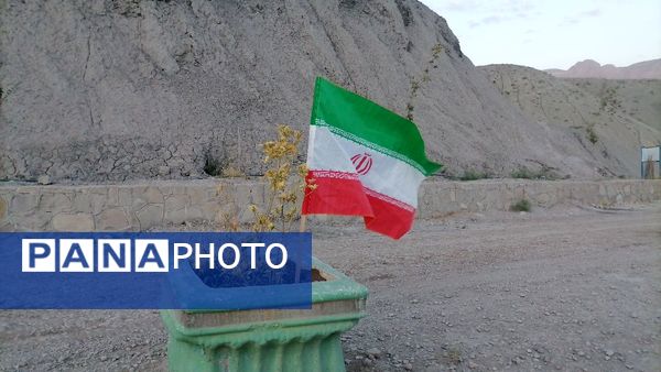 نمایشگاه شهدایی وروایتگری راوی دفاع مقدس در گلزار شهدای شهر بار نیشابور 