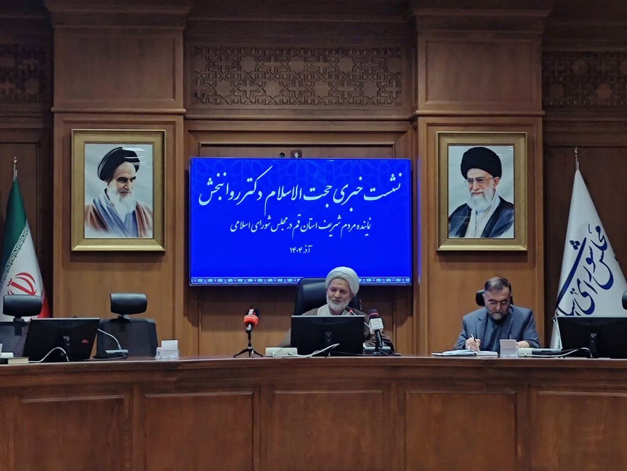 مسئولان جوانان را با هزاران فرصت شغلی موجود آشنا کنند