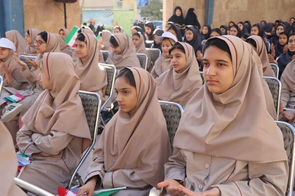 مراسم جشن ملی عاطفه‌ها در دبیرستان دخترانه شهید دکتر پاکنژاد یزد 