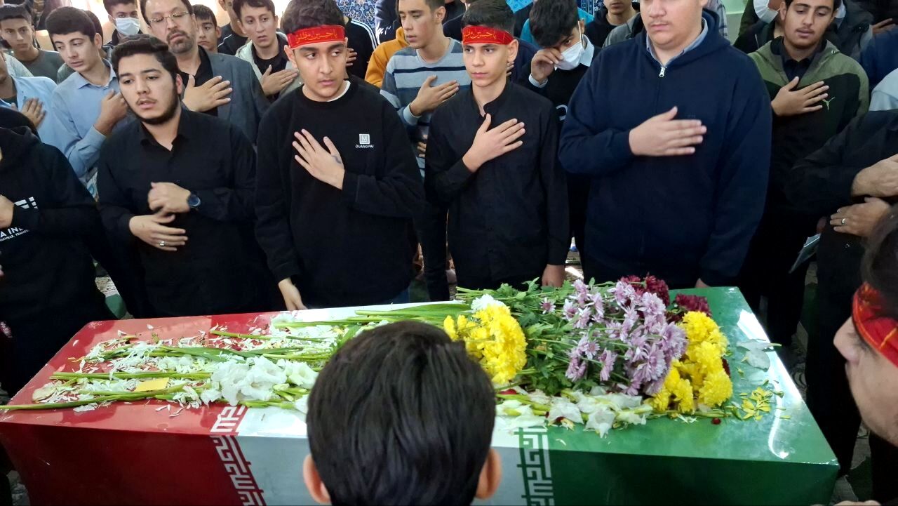 گرامیداشت شهید رمضانعلی چوبداری و تشییع شهید گمنام در دبیرستان معلم ساوجبلاغ 