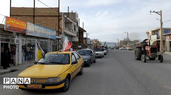 رژه‌ خودرویی در روستای دهنوِ آورزمان