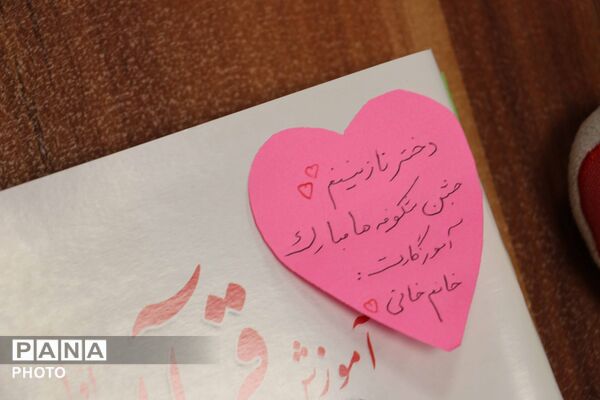 جشن شکوفه‌ها در بجنورد با نواخته‌شدن زنگ مهر و آغاز سال تحصیلی کلاس اولی‌ها