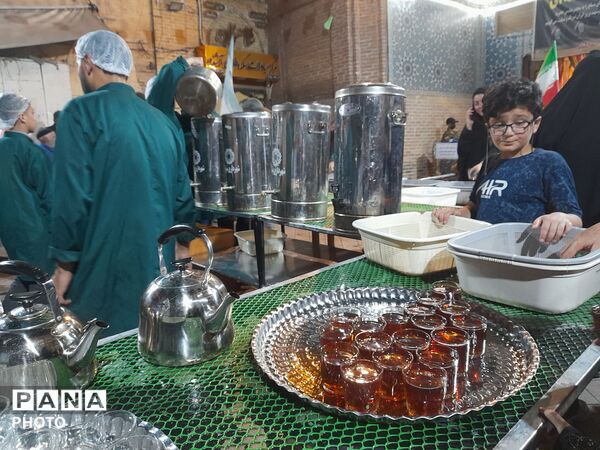  خدمت رسانی چایخانه حضرت زهرا 