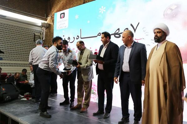 مراسم تجلیل از آتش نشانان فداکار شهر کهریزک و آیین رونمایی از خودروهای لجستیک و عملیاتی سازمان آتش نشانی و خدمات ایمنی شهرداری کهریزک