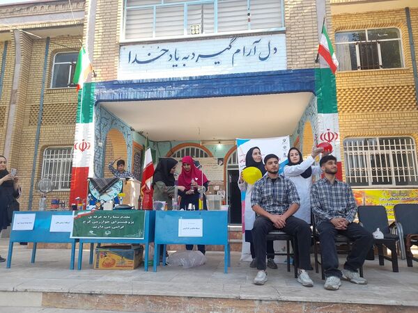 برگزاری کارگاه‌های علمی پژوهش‌سرای خوارزمی در دبیرستان امام جعفر صادق(ع) ناحیه سه کرج 