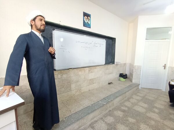 گفتمان دینی در دبیرستان دخترانه فاطمیه کاشمر