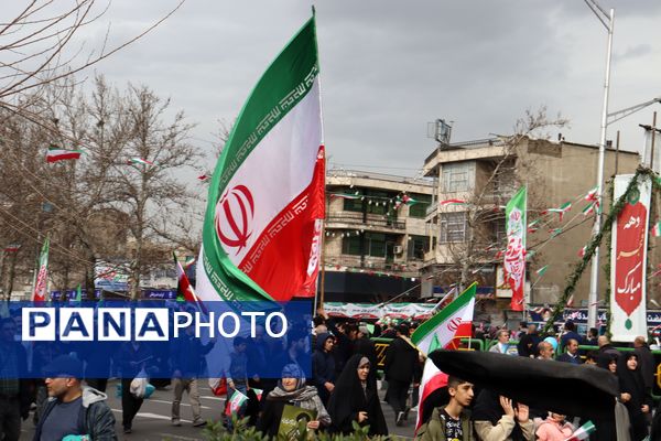 ٢٢ بهمن؛ روزى که دلها با قدم‌‌ها یکى میشود