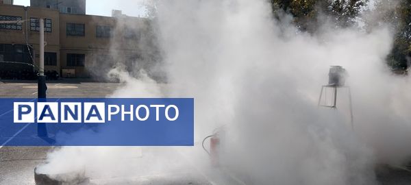 آموزش‌های اطفا حریق و نکات ایمنی در دبیرستان نمونه محبوبه محبی نیشابور  