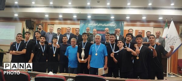 اختتامیه مسابقات ورزشی دانش آموزان قطب دو کشور در قم