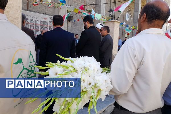 غبارروبی مزار شهدا در امام زاده حسن(ع) نسیم‌شهر