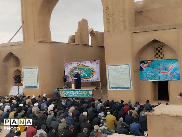 اقامه نماز بندگی در مسجد جامع تاریخی شهر رشتخوار