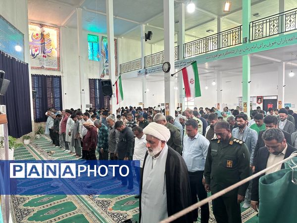 حضور پرشور دانش‌آموزان بشاگرد در نماز جمعه 