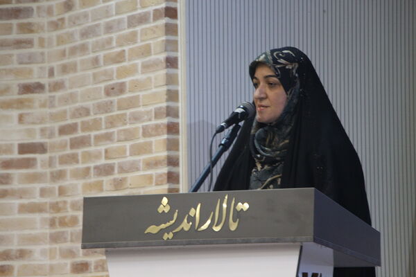 نشست بررسی کتاب همسفر آتش و برف یزد