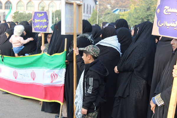 صبحگاه مشترک نیرو‌های مسلح در آمل 