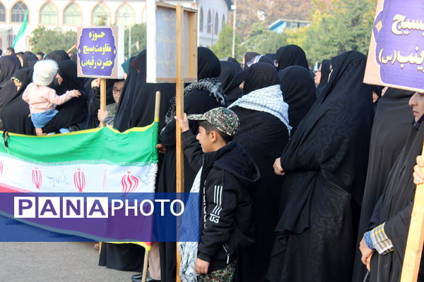 صبحگاه مشترک نیرو‌های مسلح در آمل 