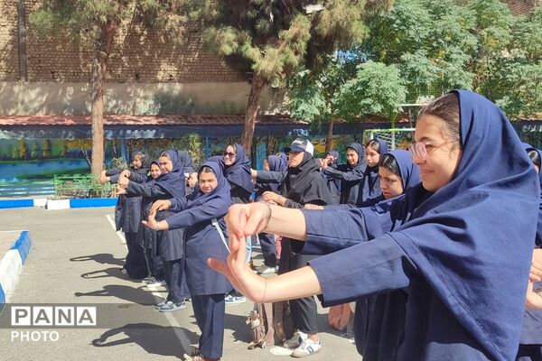 بازتابی از جشن عاطفه‌ها در دبیرستان شهید بهرامی شهرستان رباط‌کریم