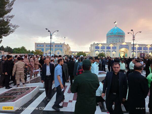 عطر افشانی گلزار شهدا و مراسم یادبود شهدای خدمت