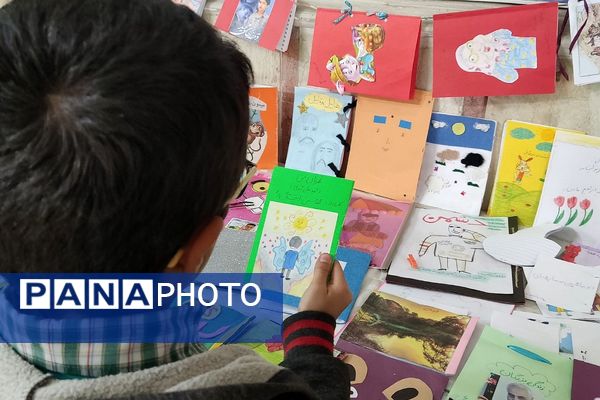 برپایی نمایشگاه کتاب و کتابخوانی به همت دانش‌آموزان مدارس ناحیه دو شهرری 