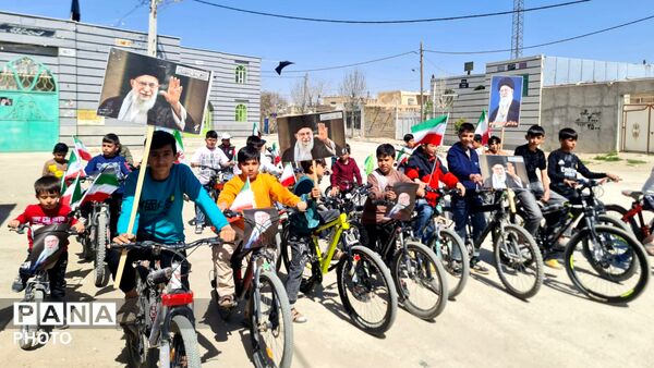 اجتماع دوچرخه‌سواران  دانش‌آموز در فامنین