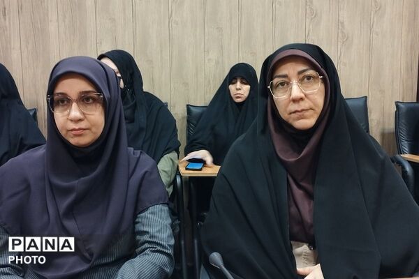 آئین تجلیل از فعالان حوزه پرورشی مدارس متوسطه بهارستان دو