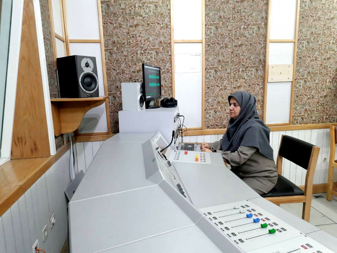 نوجوانان مجری برنامه «مثبت 12» شدند 