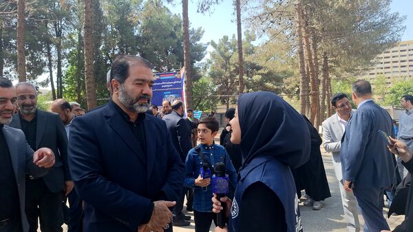  آیین کلنگ‌زنی همزمان ۱۰۰۰ کلاس درس خیرساز در سطح استان اصفهان 