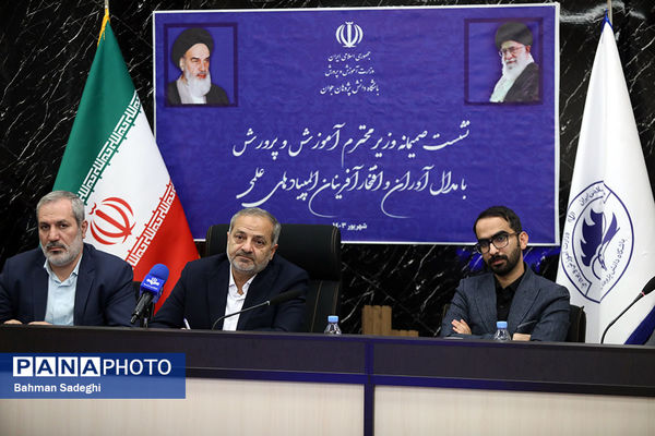 نشست صمیمی وزیر آموزش و پرورش با مدال آوران المپیادهای علمی