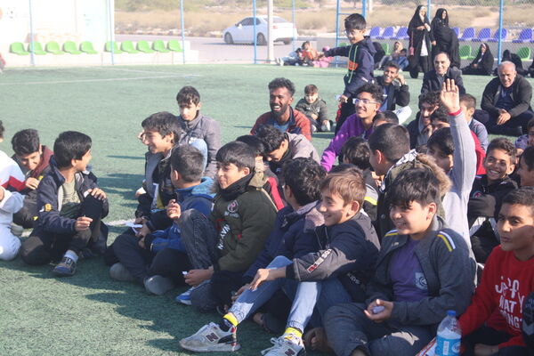 پیاده‌روی خانوادگی در روستای هلیله شهرستان بوشهر 