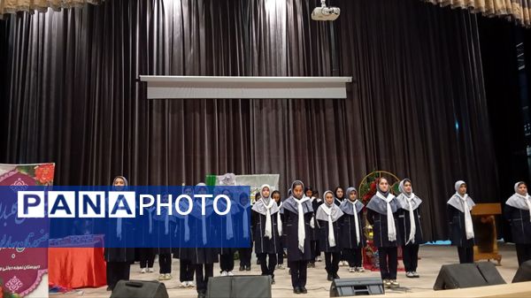 یلدای مادرانه با حضور مادران و دانش آموزان در فرهنگسرای سیمرغ