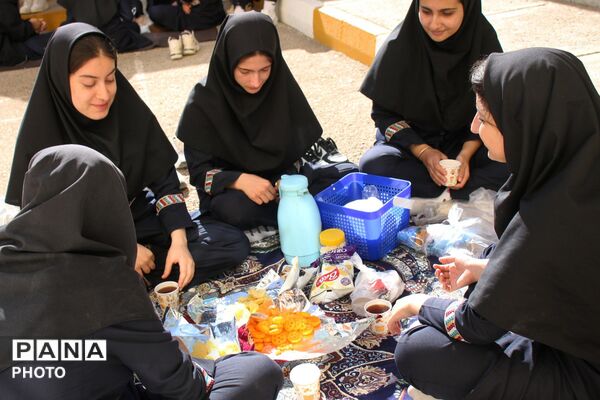 صبحانه سلامت در هنرستان شهید سادلجی؛ گامی برای تقویت بدن و ذهن هنرجویان