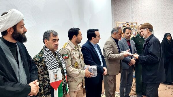 برگزاری مراسم یادواره شهدا در شهر راز