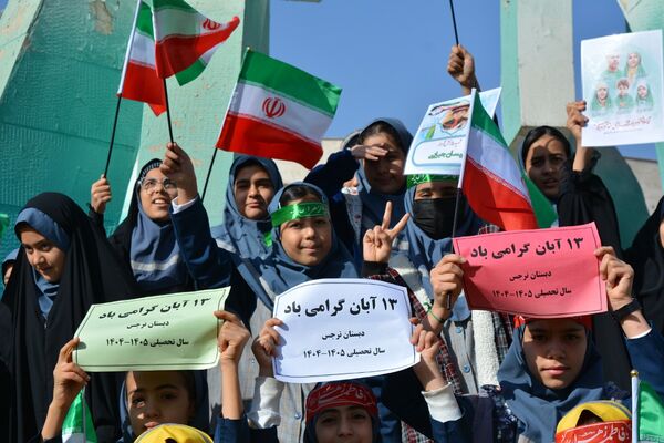 تجلی اقتدار مردم بهارستان در راهپیمایی ۱۳ آبان