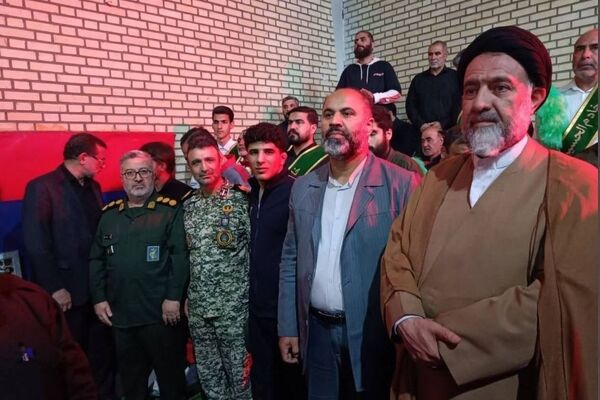 نایب قهرمان نوجوانان آسیا نشان خود را به خانواده شهدای جنگ تحمیلی سوم تقدیم کرد