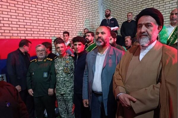 نایب قهرمان نوجوانان آسیا نشان خود را به خانواده شهدای جنگ تحمیلی سوم تقدیم کرد